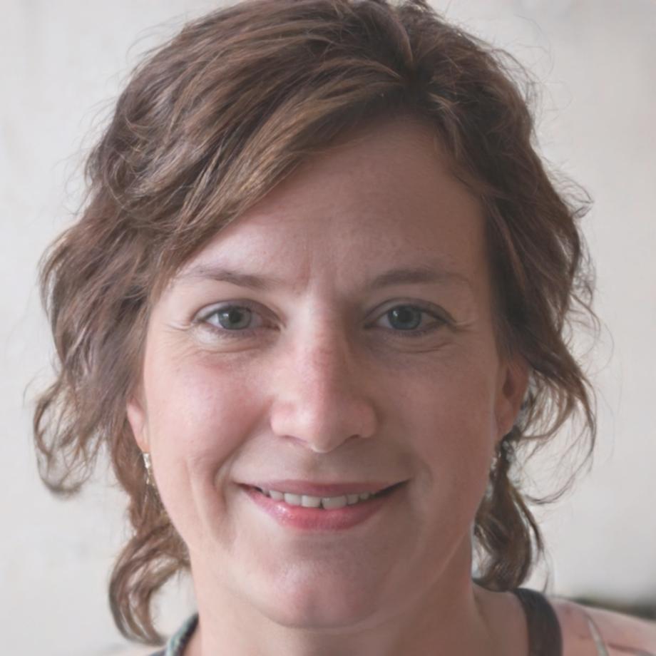 Directora de Educación Financiera de Lumarienthex